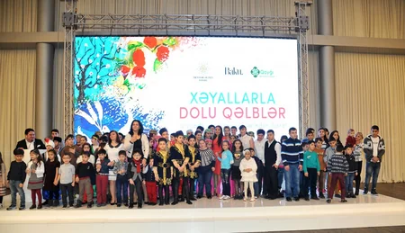 Uşaqların əl işlərindən ibarət sərgi sərginin açılışında Leyla Əliyeva iştirak edib - FOTO