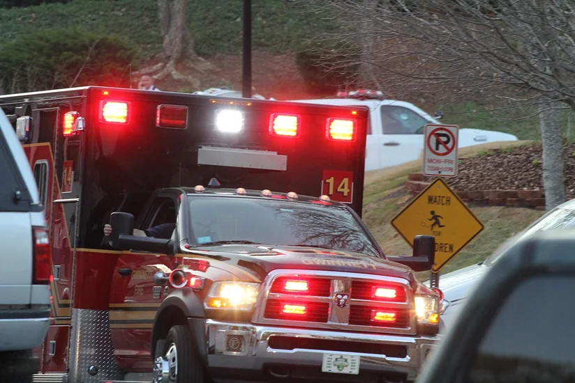 ABŞ-da məktəbli avtobusu qəzaya uğrayıb, 9 şagird yaralanıb