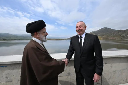 İlham Əliyev və Seyid İbrahim Rəisi Azərbaycan-İran dövlət sərhədində görüşüblər