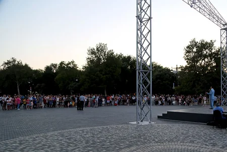 Silahlı Qüvvələrin 100 illik yubileyi münasibətilə hərbi mahnılardan ibarət konsert keçirilib