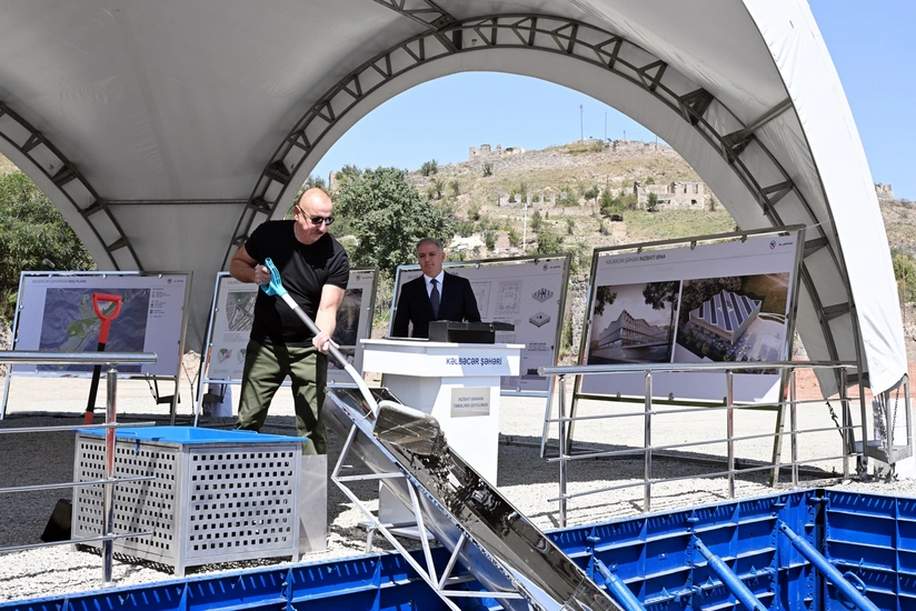 Prezident İlham Əliyev Kəlbəcər şəhərində inzibati binanın təməlini qoyub - YENİLƏNİB