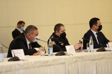 Qadına şiddətə son adlı dəyirmi masa keçirilib