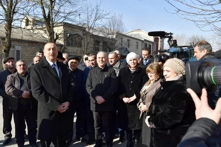 Prezident İlham Əliyev zəlzələ bölgəsinə gedib - FOTOLAR - YENİLƏNİB