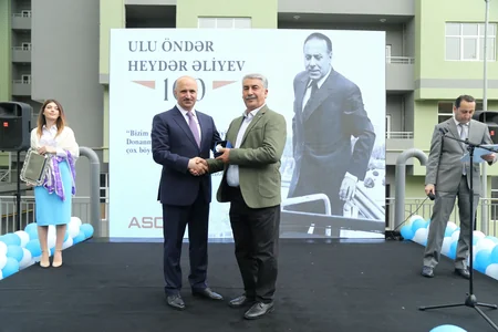 Prezident İlham Əliyevin tapşırığı ilə dənizçilər üçün tikilən yaşayış kompleksi təhvil verilib
