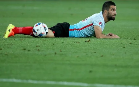 Türkiyə - İspaniya matçında azarkeşlər Arda Turanı fitə basıblar