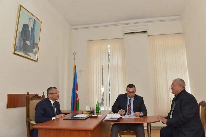 Dövlət Komitəsinin sədri məcburi köçkünləri qəbul edib