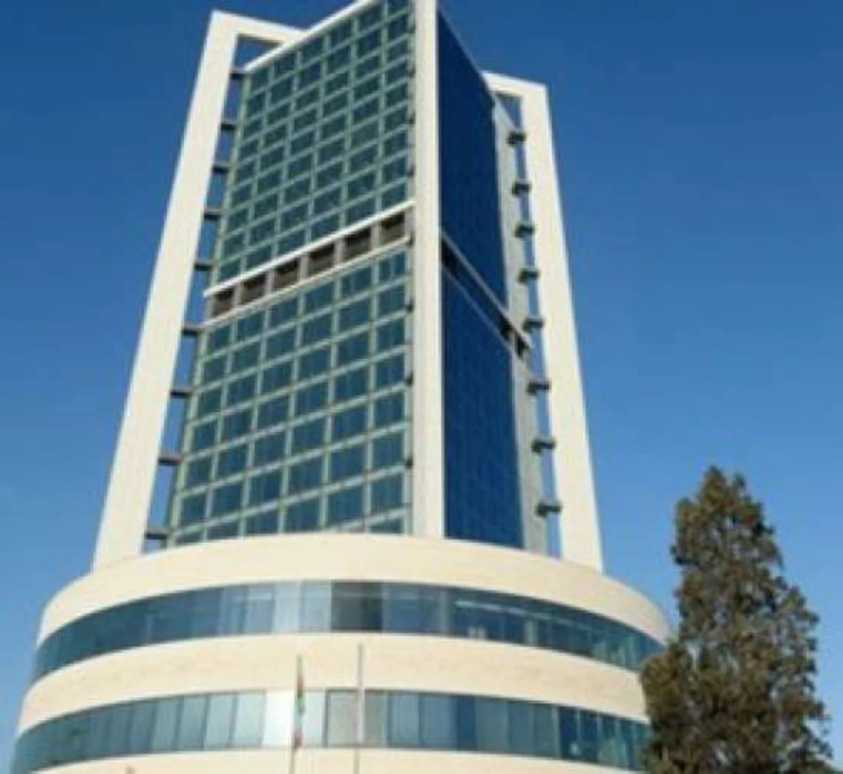 Госнефтефонд Азербайджана снизит продажу валюты