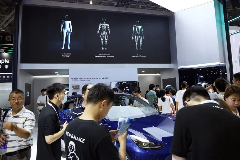 Tesla заставит роботов-андроидов Optimus помогать с продажей электромобилей