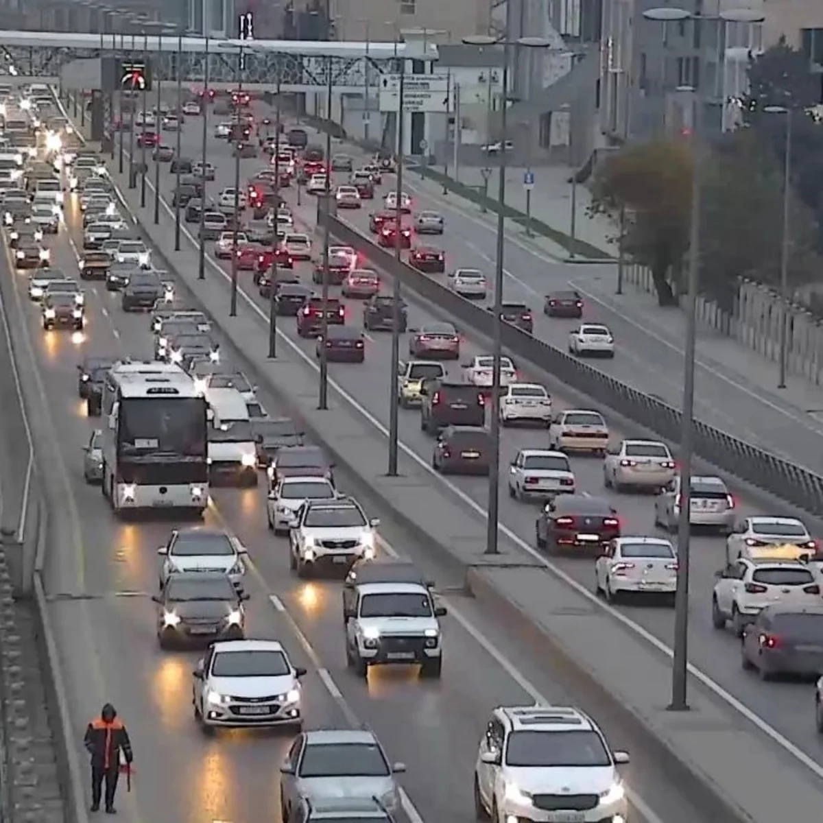 Bakıda sıxlıq müşahidə edilən yollar açıqlanıb