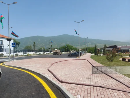 Xocalıya möhtəşəm qayıdış - sakinlər özləri ilə şəhərə yeni həyat gətiriblər
