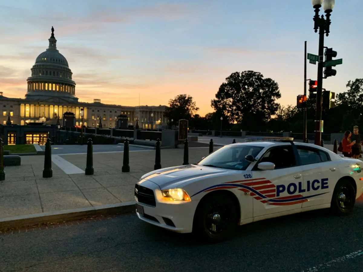 Возле здания Верховного суда США подорвали автомобиль