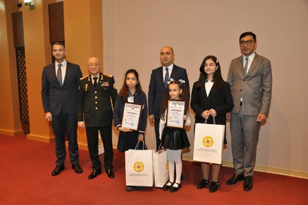 “Fövqəladə hallar uşaqların gözü ilə” müsabiqəsinin qalibləri mükafatlandırılıb