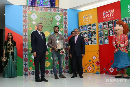 İslamiadanın VII yarış günündə medal qazanan idmançılarla görüş keçirilib