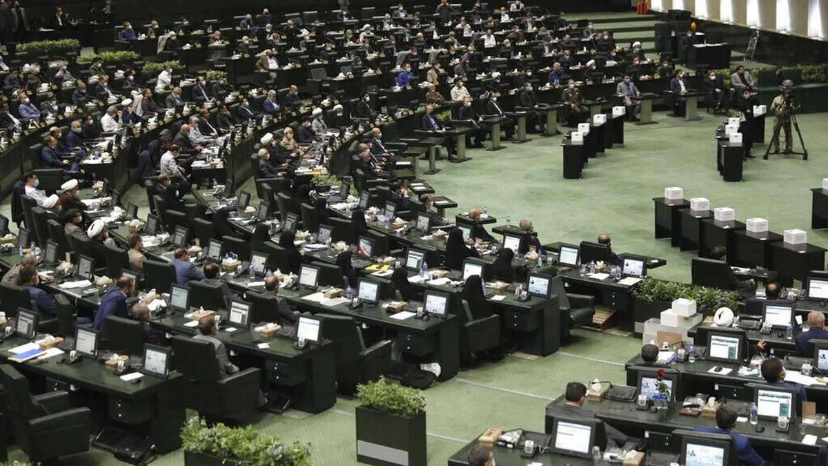 Иранский парламент одобрил всех предложенных Пезешкианом министров