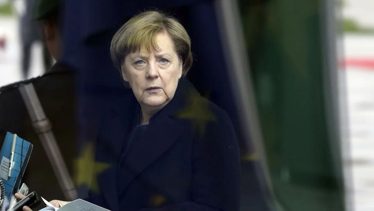 Merkel: Türkiyə vətəndaşlarına ikili vətəndaşlıq pasportu verəcəyik