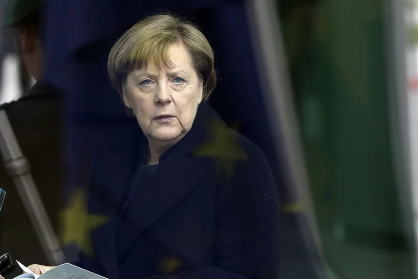 Merkel: Türkiyə vətəndaşlarına ikili vətəndaşlıq pasportu verəcəyik