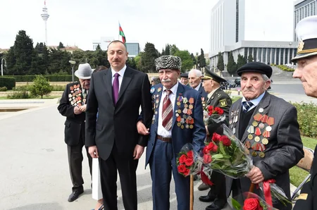 Prezident İlham Əliyev 9 May - Qələbə bayramı münasibətilə Bakıda keçirilən mərasimdə iştirak edib - YENİLƏNİB