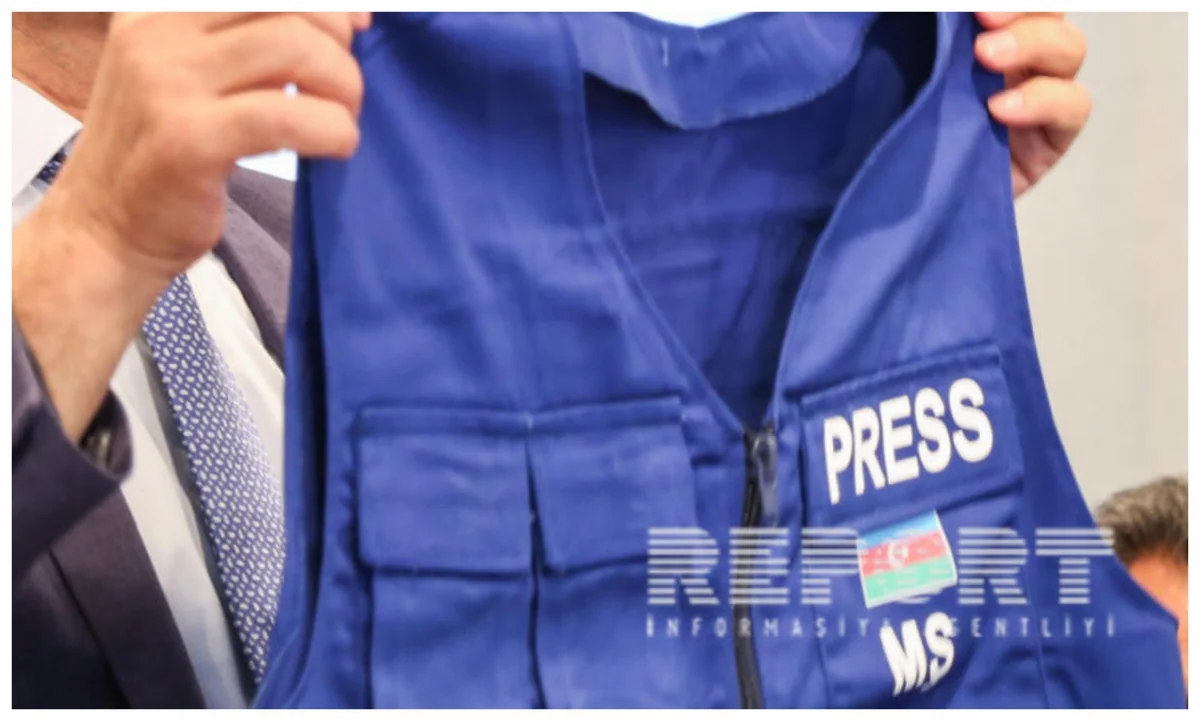 Mətbuat Şurası “PRESS” gödəkçələrin verilməsini dayandırıb, yeni qaydalar hazırlanır