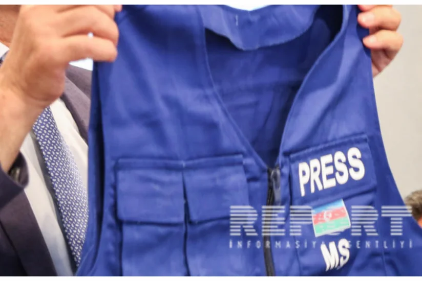 Mətbuat Şurası “PRESS” gödəkçələrin verilməsini dayandırıb, yeni qaydalar hazırlanır