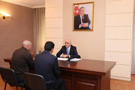 İqtisadiyyat naziri Bərdədə vətəndaşları qəbul edib