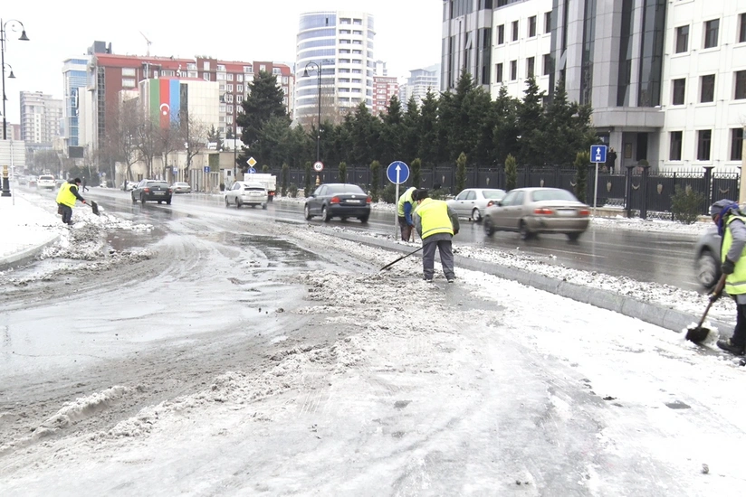 Bakıda bir günlük qarın yaratdığı problemlər