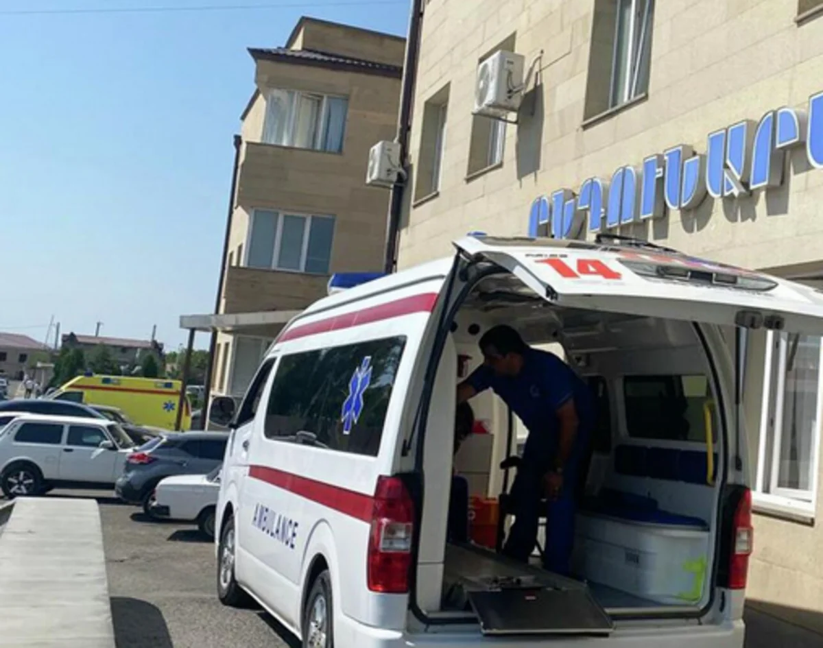 В Армении обвалилась стена футбольной академии, один человек погиб