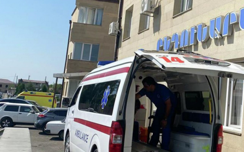 Ermənistanda Futbol Akademiyasının divarı uçub, ölən var