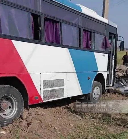 Goranboyda avtobusla minik avtomobili toqquşub, xəsarət alanlar var