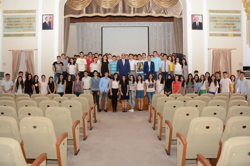 Dövlət İqtisad Universiteti ən yüksək nəticə göstərən 15 tələbəyə əlaçı təqaüdü verəcək