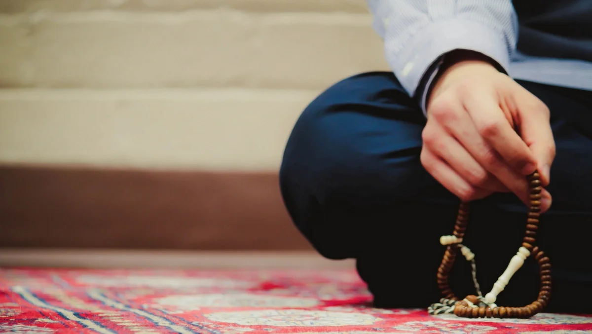 Azərbaycan vətəndaşı Rusiya kafelərindən birində namaz qıldığına görə cərimə olunub