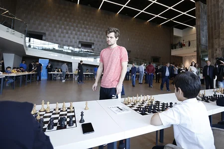 ShamkirChess 2019da iştirak edən şahmatçılar uşaqlar üçün seans keçiriblər
