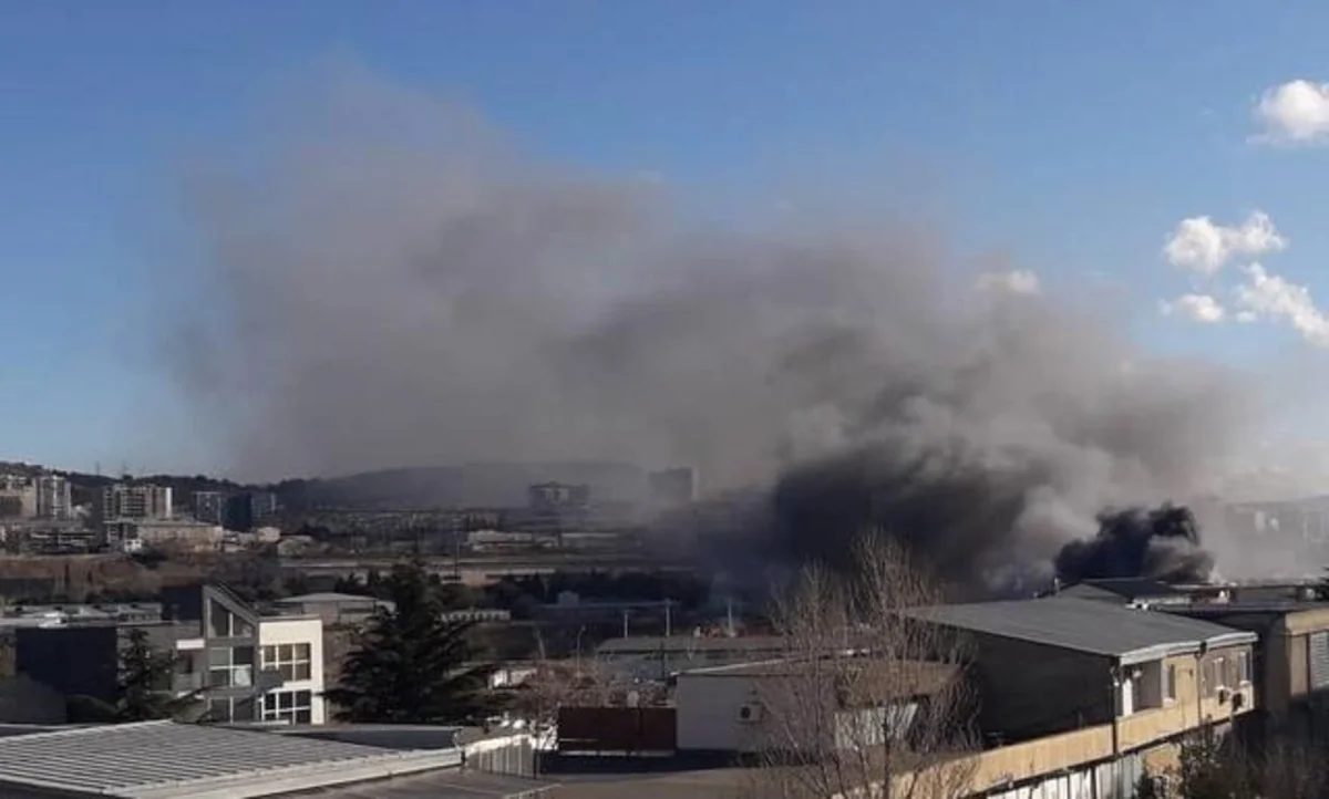 Tbilisidə anbarda güclü yanğın baş verib