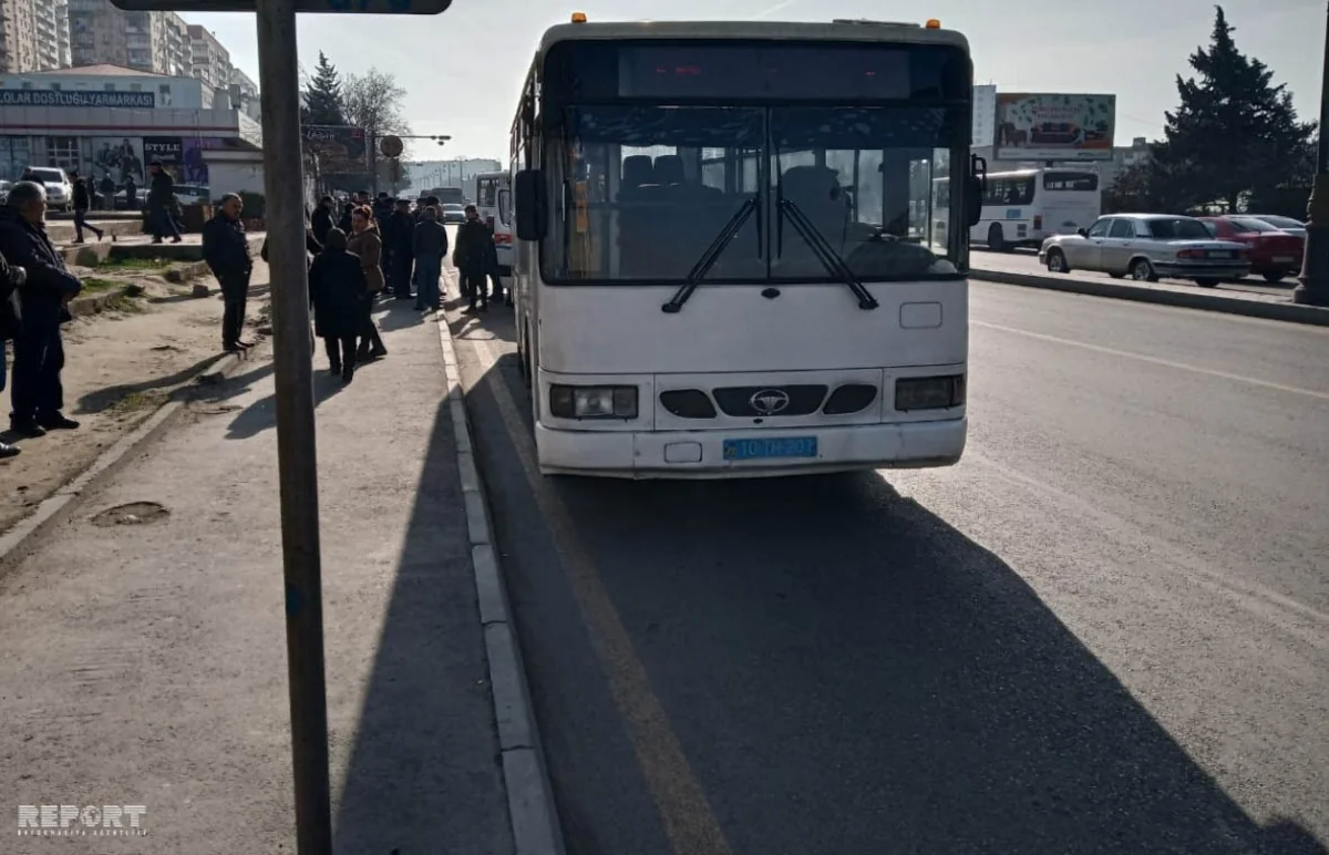 Bakıda sərnişin avtobusu yaşlı qadını vuraraq ağır xəsarət yetirib - FOTO