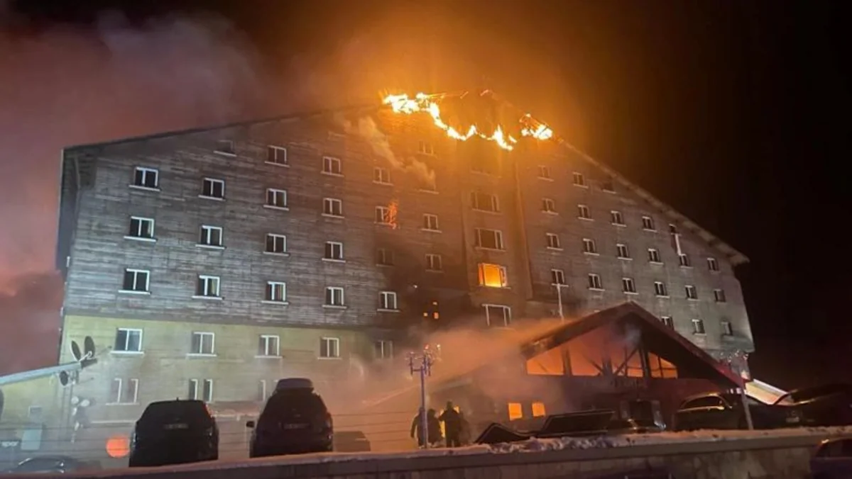 В Турции при пожаре в отеле погибли 10 человек