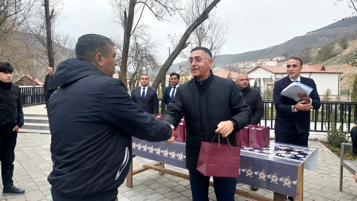 Növbəti köç karvanı Zabuxa çatıb, sakinlərə mənzillərin açarları təqdim olunub - YENİLƏNİB