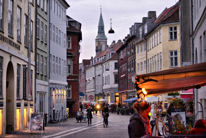 Дания запретила собрания больше 10 человек и продажу алкоголя