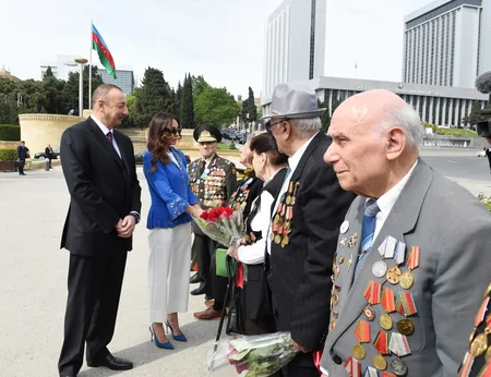Prezident İlham Əliyev 9 May - Qələbə bayramı münasibətilə Bakıda keçirilən mərasimdə iştirak edib - YENİLƏNİB
