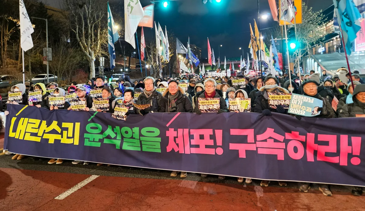 Cənubi Koreyada prezidentə dəstək mitinqində 17 nəfər saxlanılıb