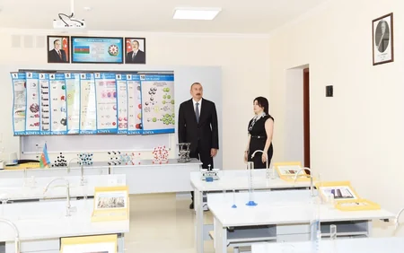 Prezident İlham Əliyev Nardarandakı 295 nömrəli tam orta məktəbdə yaradılan şəraitlə tanış olub - YENİLƏNİB