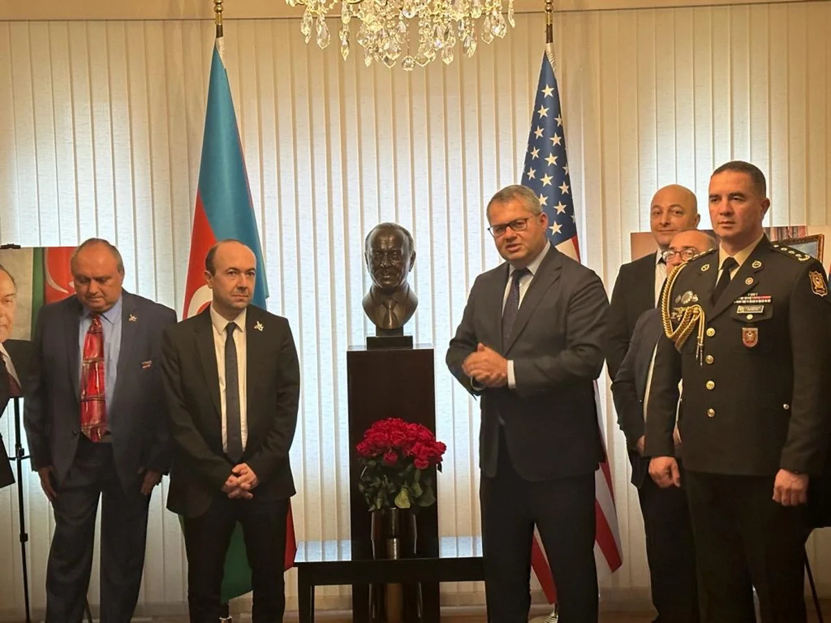 Vaşinqtonda ümummilli lider Heydər Əliyevin xatirəsi anılıb