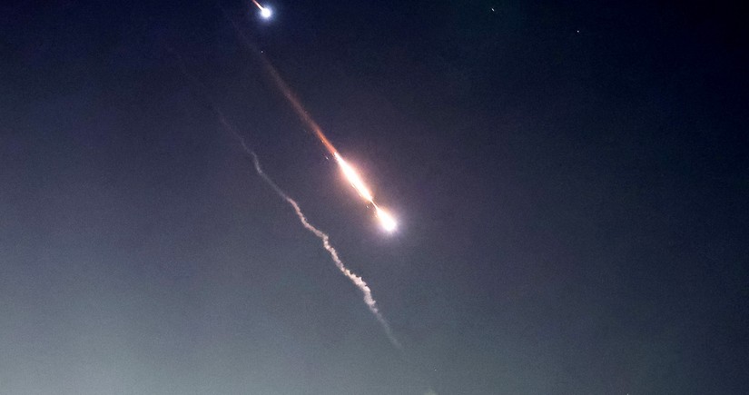 KİV: İranın iki raketi İordaniya və Suriyaya düşüb