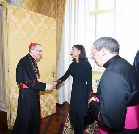 Birinci vitse-prezident Mehriban Əliyeva Müqəddəs Taxt-Tacın dövlət katibi kardinal Pietro Parolin ilə görüşüb - ƏLAVƏ OLUNUB