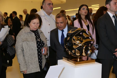 Heydər Əliyev Mərkəzində “Görünməyənin cizgiləri” sərgisi açılıb