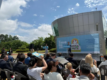 Paintings by young Azerbaijani artists showcased at exhibition in South Korea