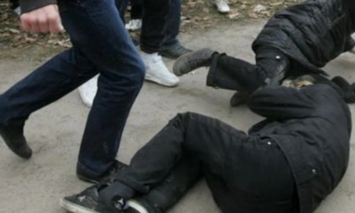 Bakıda dərs zamanı səs salan şagird müəllimin oğlu tərəfindən döyülüb
