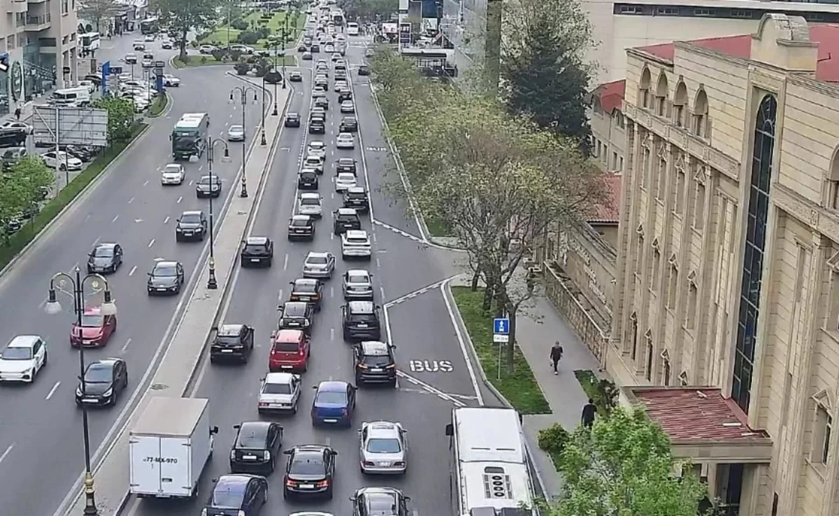 Bakının bir çox yollarında tıxac müşahidə edilir - SİYAHI