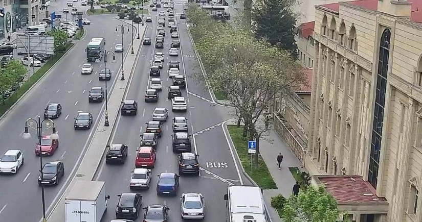 Bakının bir çox yollarında tıxac müşahidə edilir - SİYAHI