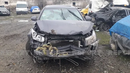 Kürdəmirdə avtomobil su kanalına düşdü, xəsarət alan var