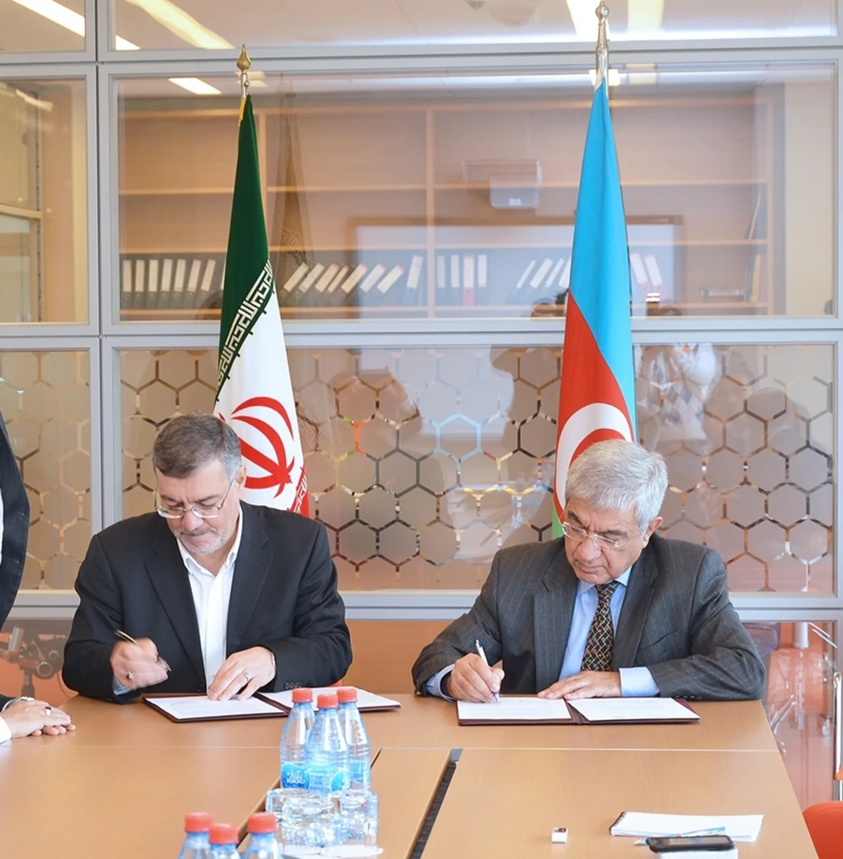 Azərbaycan və İran diplomatik akademiyaları arasında memorandum imzalanıb