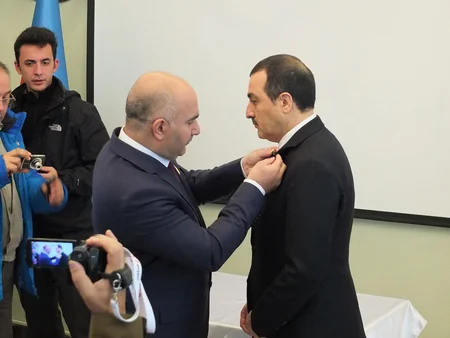 Qarsda Azərbaycanın diplomatik xidmət orqanlarının 100 illiyi medalı sahiblərinə təqdim edilib